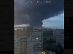 Bild: Erneut brennt eine Raffinerie: Russland meldet ukrainischen Großangriff: 355 Drohnen abgefangen